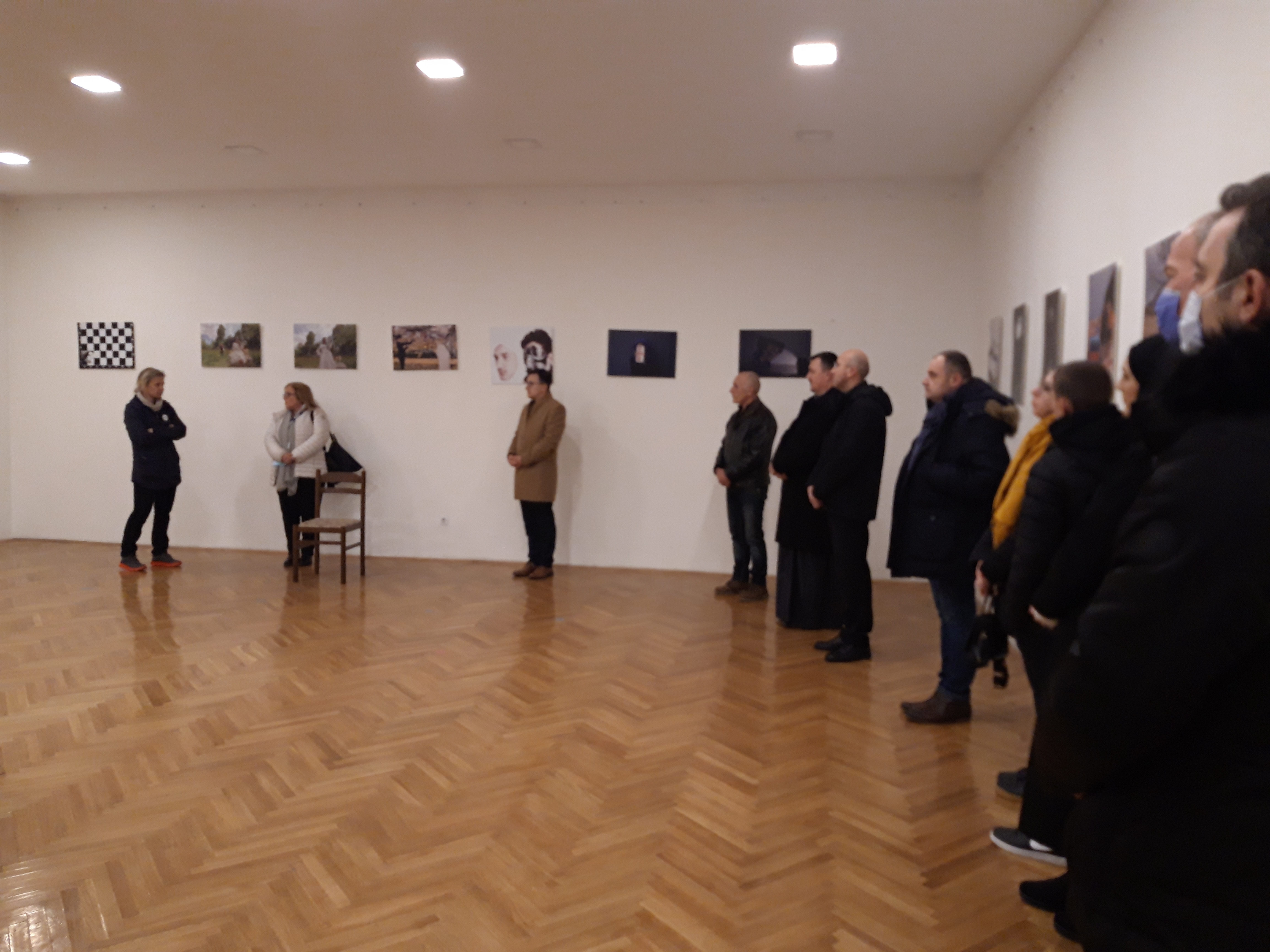 Zašto ljudi mrze – izložba fotografija mladih autora i autorica u Zenici